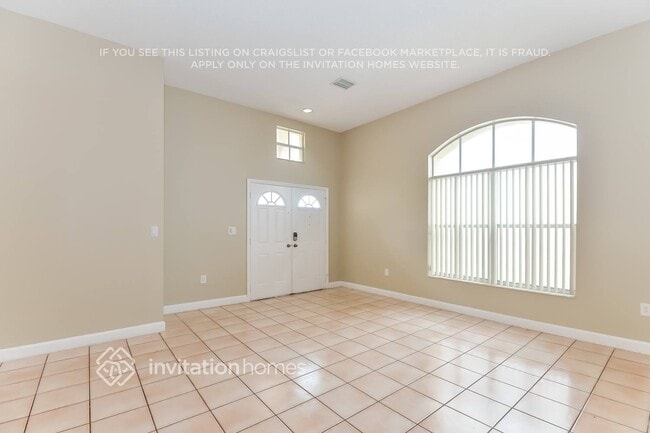 13248 NW 10th St in Miami, FL - Foto de edificio - Building Photo