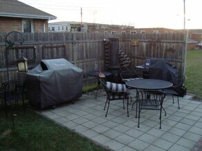 704 Robinwood Ln in Hopkins, MN - Building Photo - Building Photo