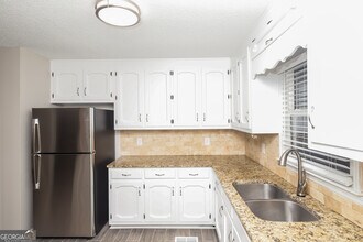 4825 W Mceachern Woods Dr in Powder Springs, GA - Building Photo - Building Photo