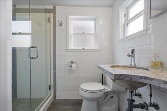 1238 Versailles Ave in Alameda, CA - Building Photo - Building Photo