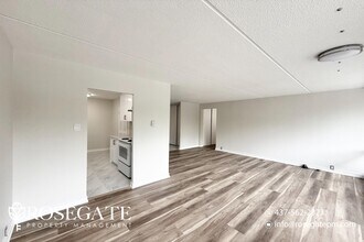 2 Glamorgan Ave in Toronto, ON - Building Photo - Building Photo