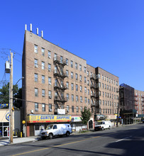 4753-4759 White Plains Rd in Bronx, NY - Foto de edificio - Building Photo