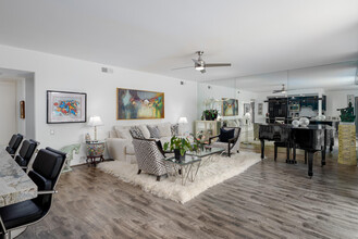 477 Desert Lakes Dr in Palm Springs, CA - Building Photo - Building Photo
