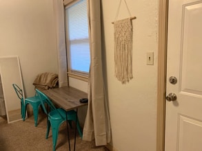 2021 S Harris Ave, Unit 2021 in Independence, MO - Foto de edificio - Building Photo