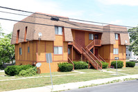 2-4 W Leeds Ave in Pleasantville, NJ - Foto de edificio - Building Photo