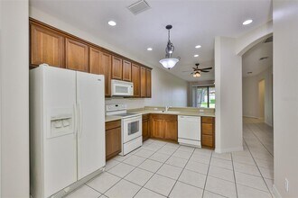 5706 Eden Falls Pl in Apollo Beach, FL - Foto de edificio - Building Photo