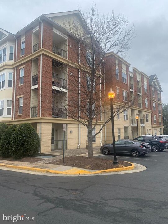 205 Meeting House Station Square in Herndon, VA - Building Photo