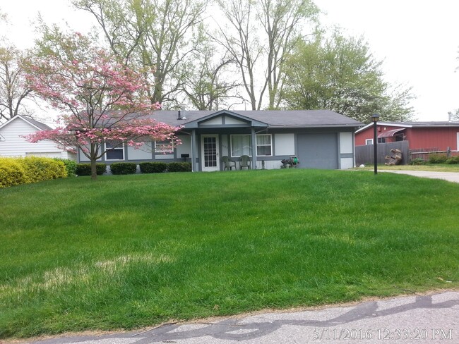 property at 5752 Hollybrook Ln N