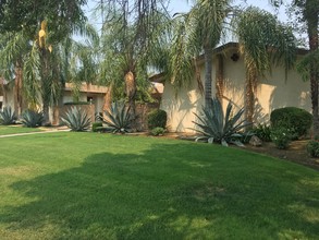 Fourplex in Reedley, CA - Building Photo - Building Photo