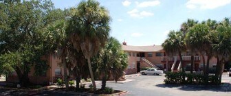 Midtown Villas in Ft. Myers, FL - Building Photo