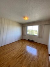 Oaklands Manor in Victoria, BC - Building Photo - Building Photo