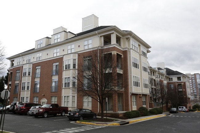 Stratford Condominiums in Reston, VA - Building Photo - Building Photo