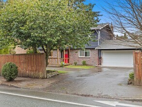 24201 Firdale Ave in Edmonds, WA - Building Photo - Building Photo