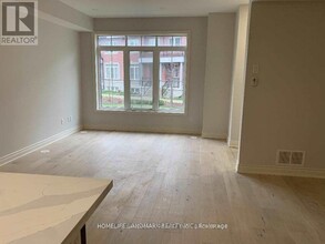 8-18 Eaton Park Ln in Toronto, ON - Building Photo - Building Photo