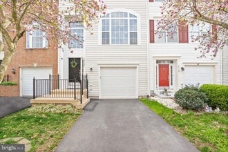 10136 Pale Rose Loop in Bristow, VA - Building Photo - Building Photo
