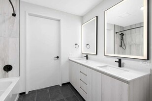 600 W Chicago Ave, Unit 1609 in Chicago, IL - Building Photo