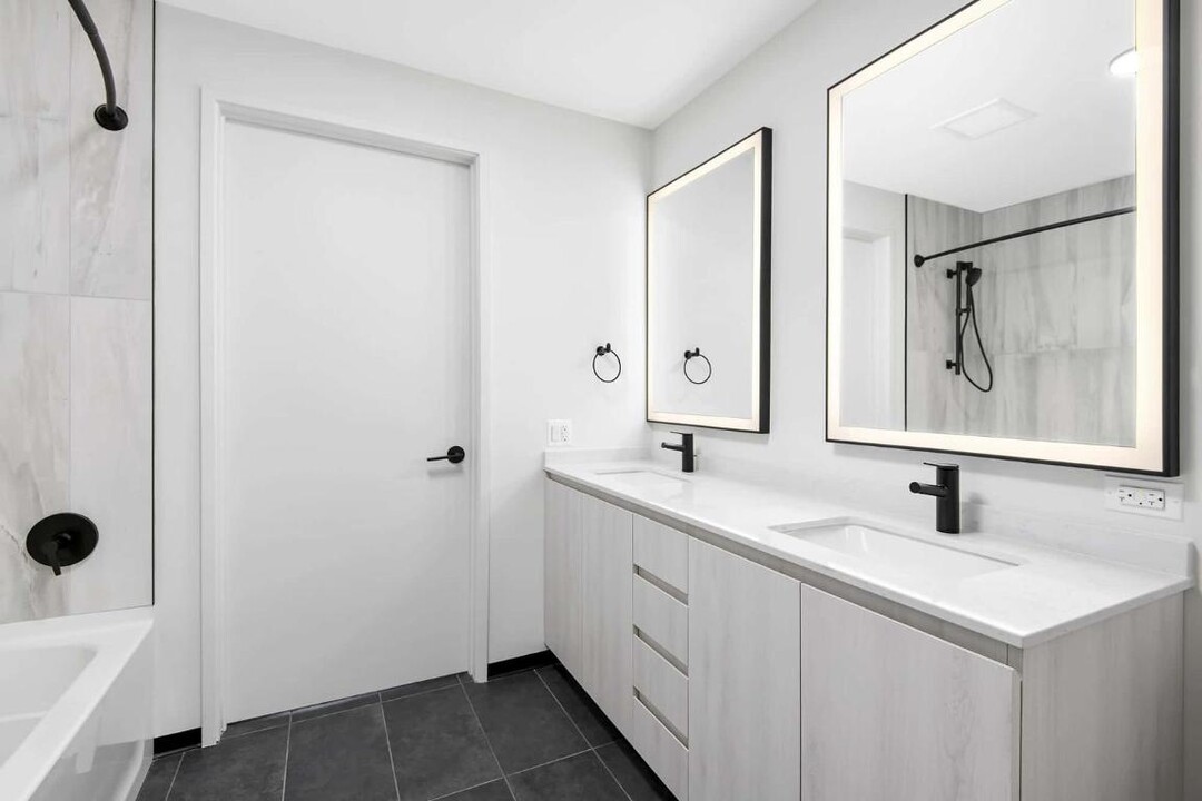 600 W Chicago Ave, Unit 1609 in Chicago, IL - Foto de edificio