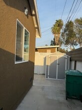 454 E 63rd St in Long Beach, CA - Foto de edificio - Building Photo