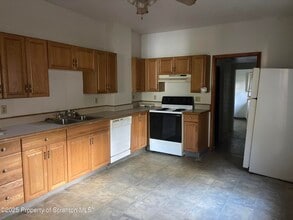 1031 Lincoln St in Dickson City, PA - Building Photo - Building Photo
