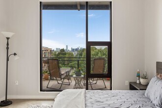 2525 S Lamar Blvd in Austin, TX - Foto de edificio - Building Photo