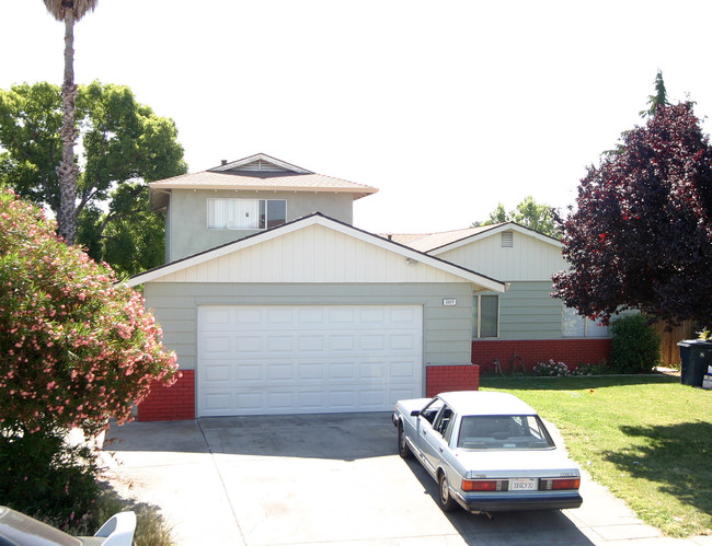 2217 Manzanita Way in Antioch, CA - Building Photo - Building Photo