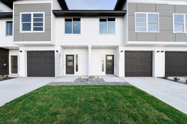 925 N Elm Ave in Pasco, WA - Building Photo - Building Photo