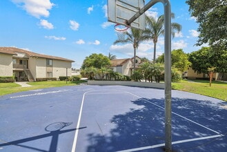 Country Villas in Oceanside, CA - Building Photo - Building Photo