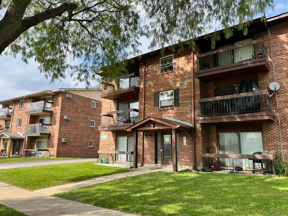 4552 Heartland Dr in Richton Park, IL - Building Photo
