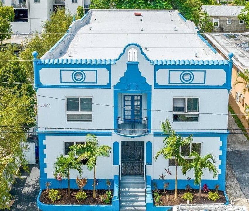 1036 SW 5th St in Miami, FL - Foto de edificio