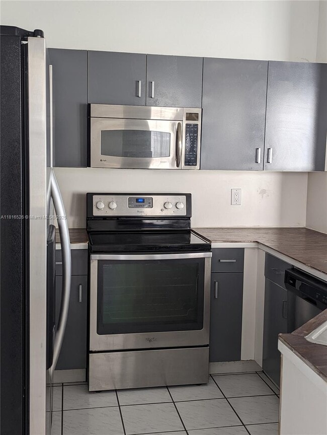 property at 876 Sand Creek Cir