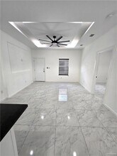 1006 N Woodson Ave, Unit 3 in Edinburg, TX - Foto de edificio - Building Photo