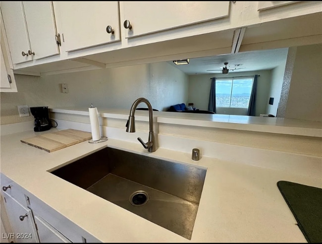 2056 Mesquite Ln in Laughlin, NV - Building Photo - Building Photo