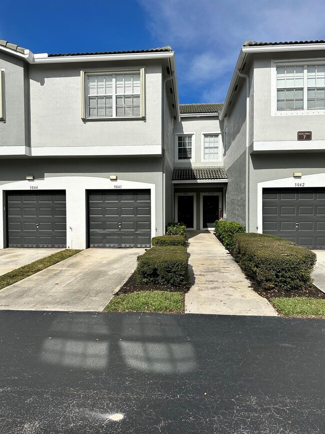 3041 Grandiflora Dr in Greenacres, FL - Building Photo - Building Photo