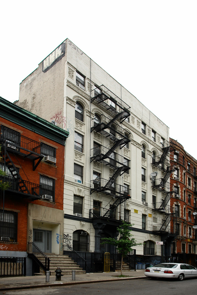 229-231 Henry St in New York, NY - Building Photo - Building Photo