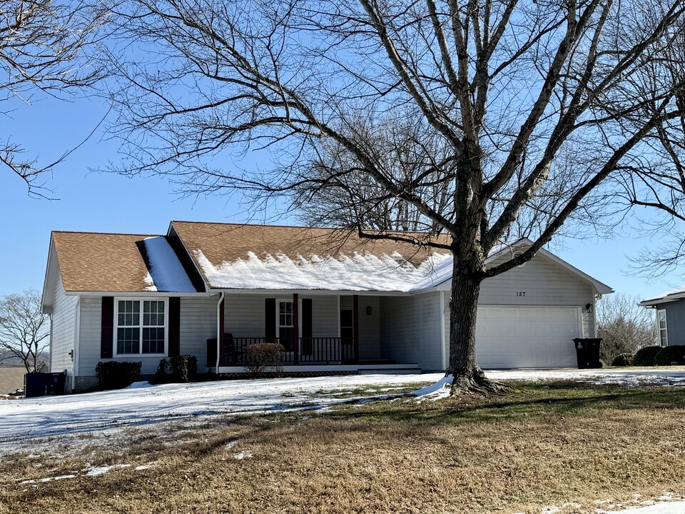 157 Chatuga Dr in Loudon, TN - Building Photo