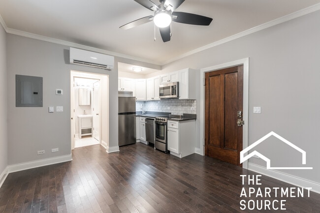 property at 640 W Wrightwood Ave
