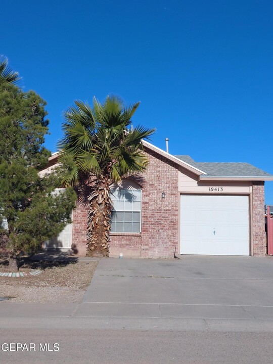 10413 Valle Suave Dr in Socorro, TX - Building Photo