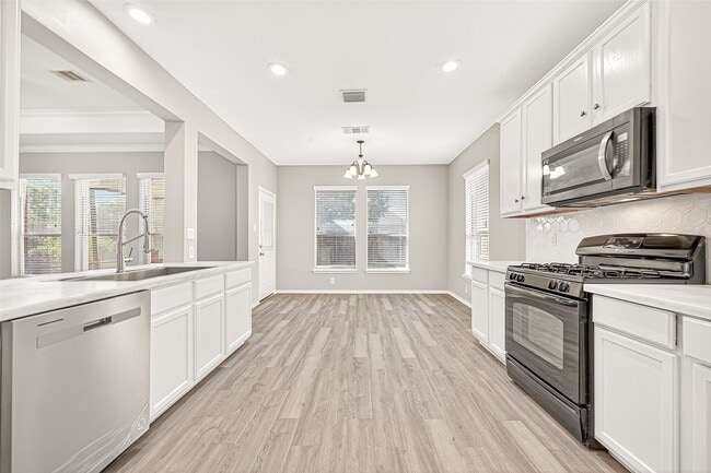 property at 1903 Amber Trail Ln