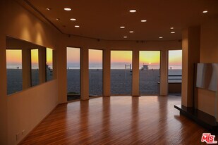 3505 Ocean Front Walk in Marina Del Rey, CA - Building Photo