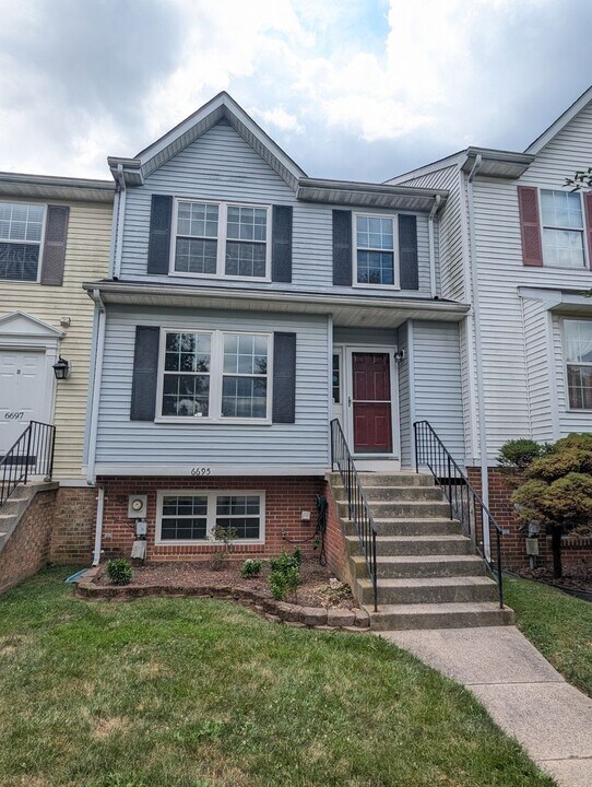 6695 Seagull Ct in Frederick, MD - Building Photo