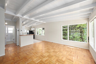 24 E Crescent Dr, Unit 2 in San Rafael, CA - Building Photo - Building Photo