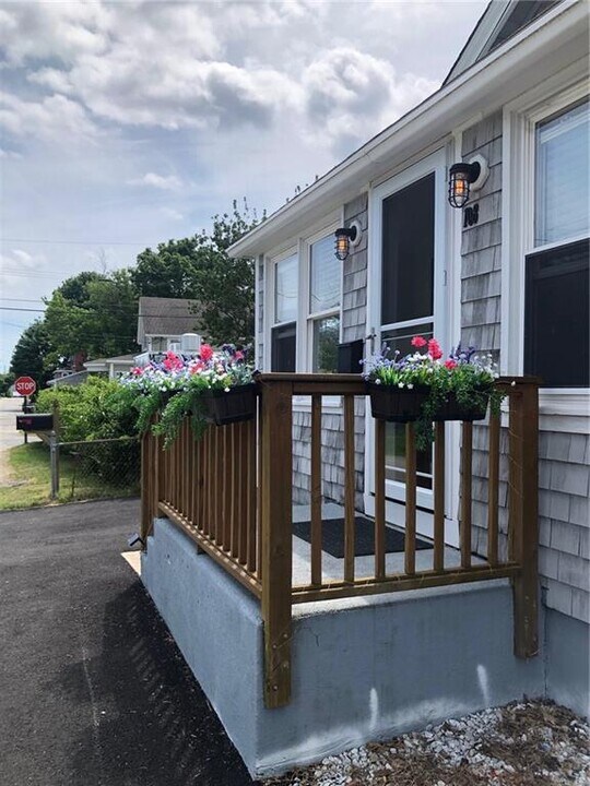 108 Ormerod Ave in Portsmouth, RI - Building Photo