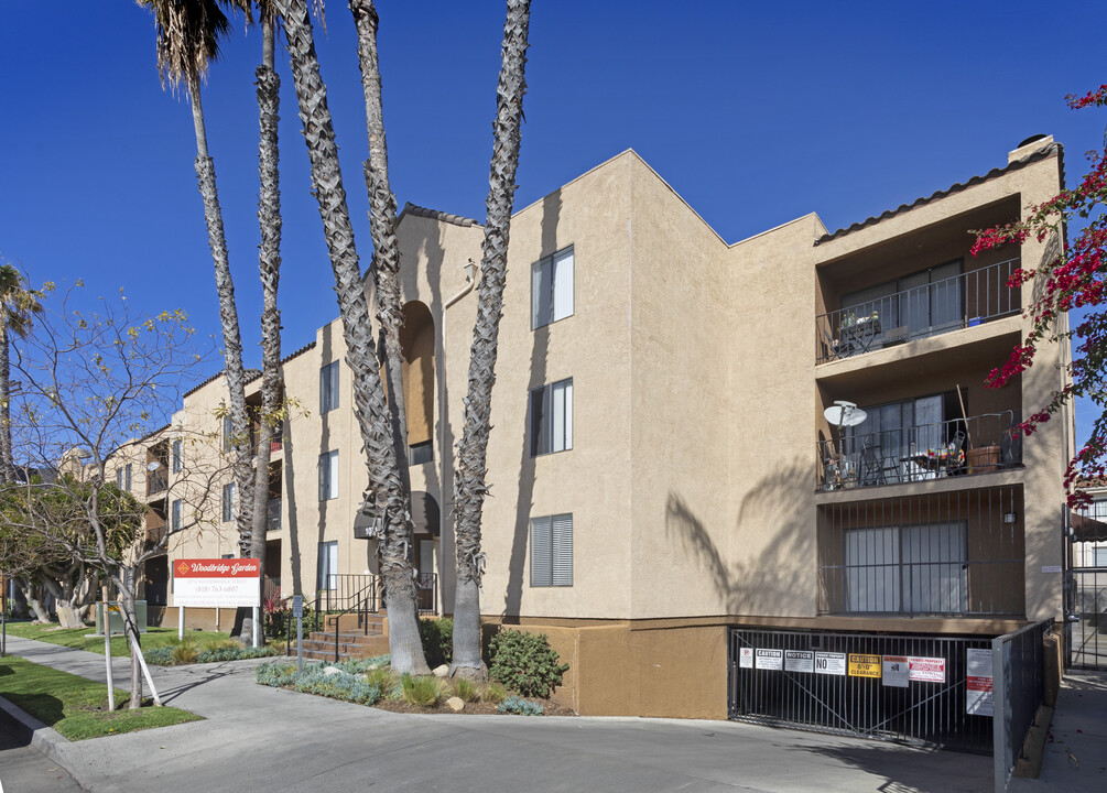 Woodbridge Gardens in Toluca Lake, CA - Building Photo