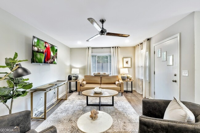 811 Old Powder Springs Rd SW in Mableton, GA - Foto de edificio - Building Photo