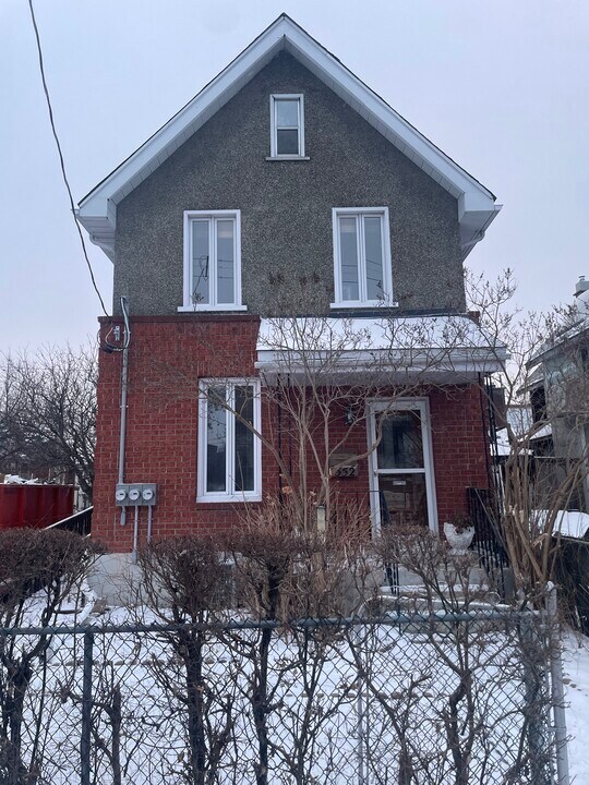 552 Bay St in Ottawa, ON - Building Photo