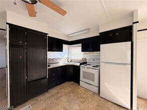 121 Coachlight Ln in North Fort Myers, FL - Building Photo - Building Photo