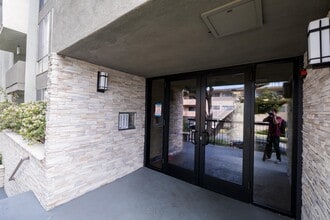 Leyden Apartments in Inglewood, CA - Building Photo - Building Photo