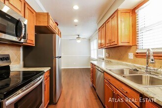 602 NE Darwin St in Lee's Summit, MO - Building Photo - Building Photo