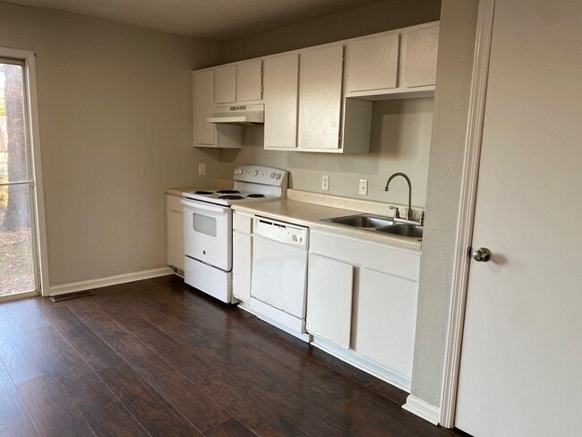 251 Tinker Hill Cv, Unit A in Jackson, TN - Foto de edificio - Building Photo