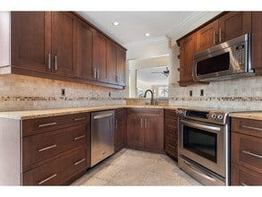 14965-14965 Marine Dr in White Rock, BC - Building Photo - Building Photo